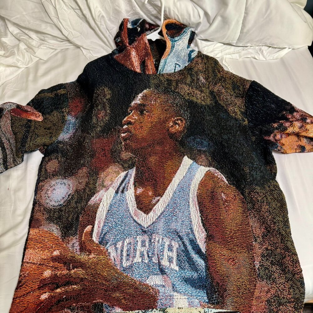 Men's Medium Michael Jordan UNC Tapestry Pullover